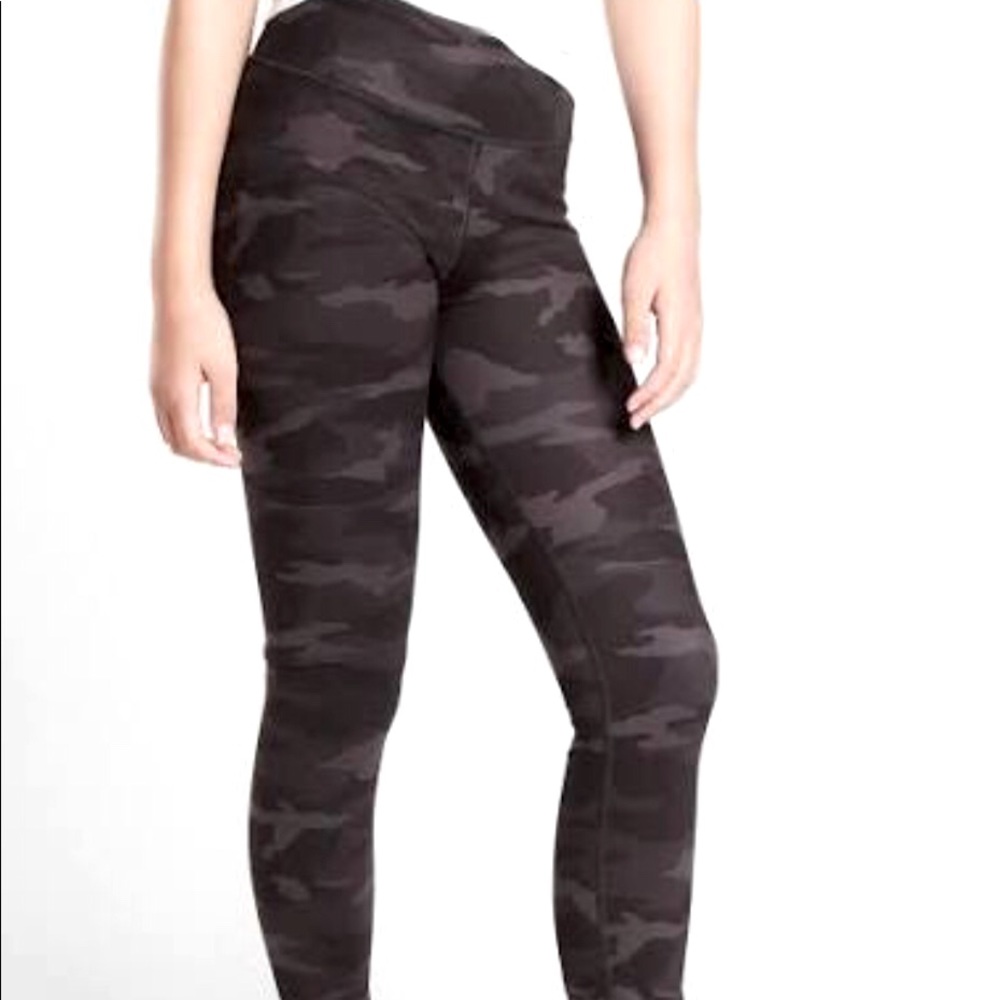 Black camo leggings
